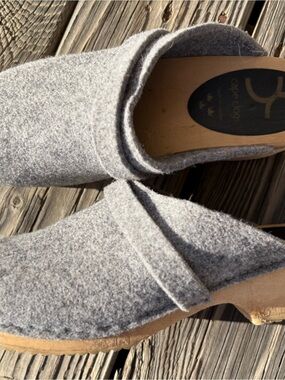 Cape Clogs Women's 8.5 Grey Wool Clog